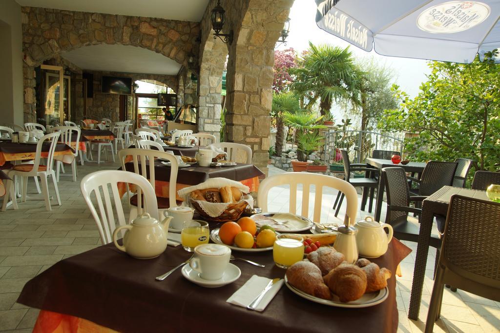 Hotel Augusta Garnì Limone sul Garda Esterno foto
