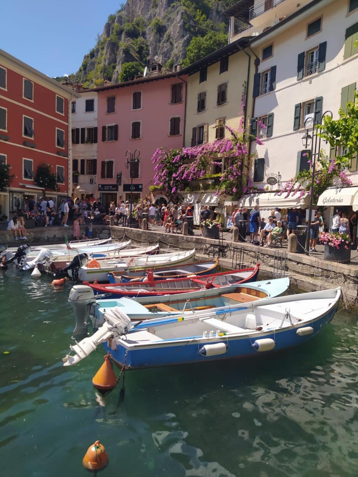 Hotel Augusta Garnì Limone sul Garda Esterno foto